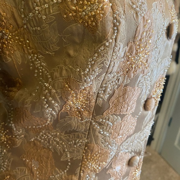 Carmen Marc Valvo signature suit size (very small) 10-fits like a size 6 - Picture 3 of 5